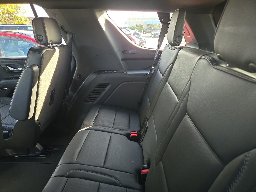 Used 2024 GMC Yukon Denali w/ Advanced Technology Package AWD/4WD image 7