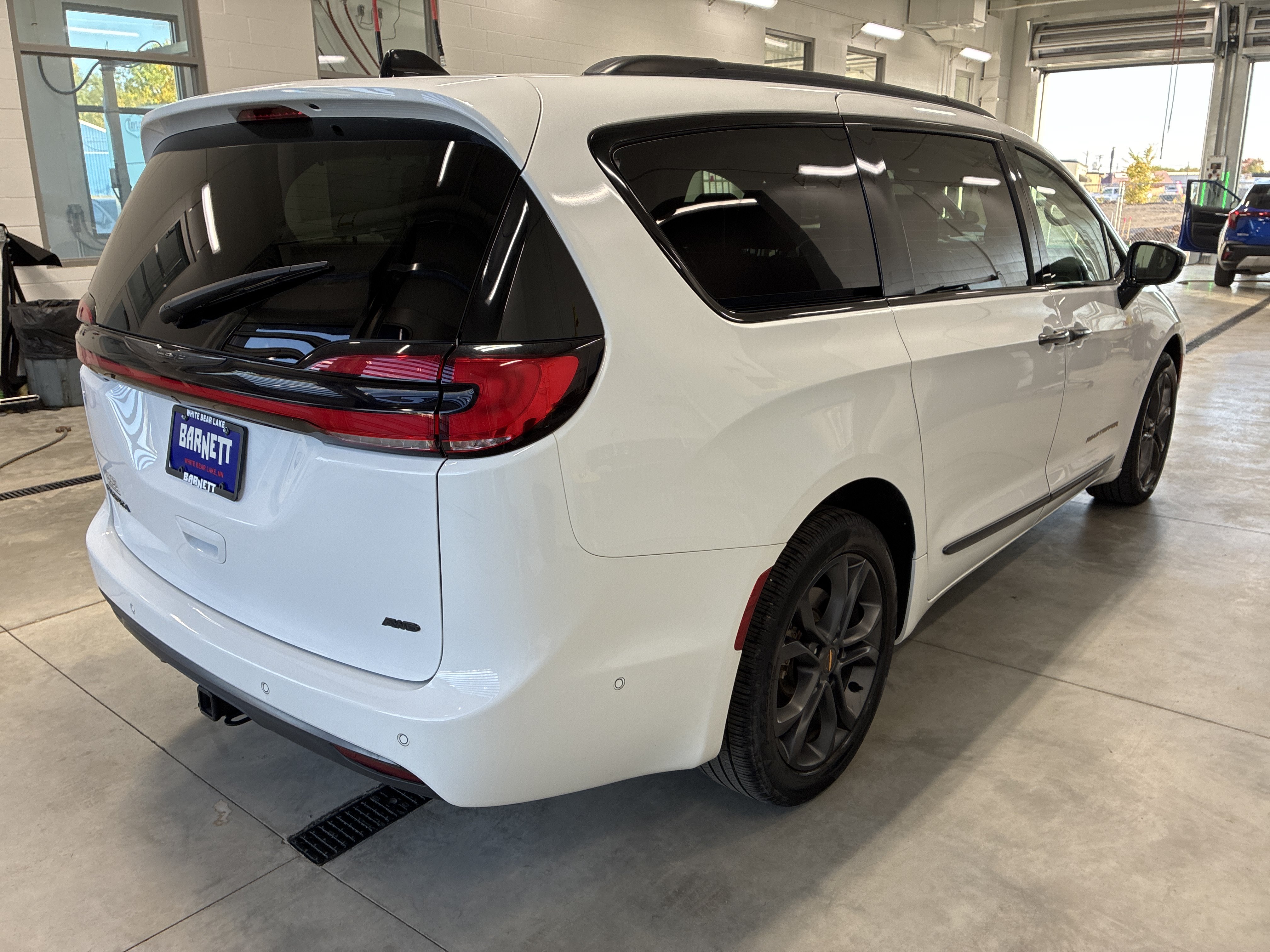 Certified 2024 Chrysler Pacifica Touring-L w/ Uconnect Theater Family Group AWD/4WD image 5