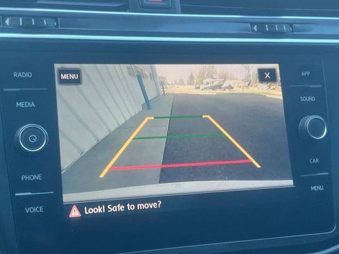 Used 2020 Volkswagen Tiguan SE w/ Panoramic Sunroof Package AWD/4WD image 16