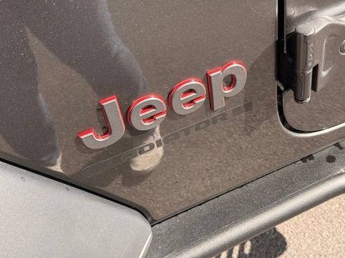 Used 2023 Jeep Gladiator Rubicon w/ Trailer Tow Package AWD/4WD image 9