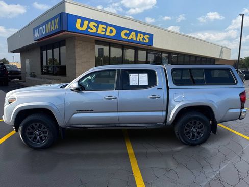 Used 2020 Toyota Tacoma SR5 AWD/4WD image 8