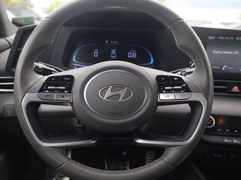 Used 2025 Hyundai Elantra Sport FWD image 11