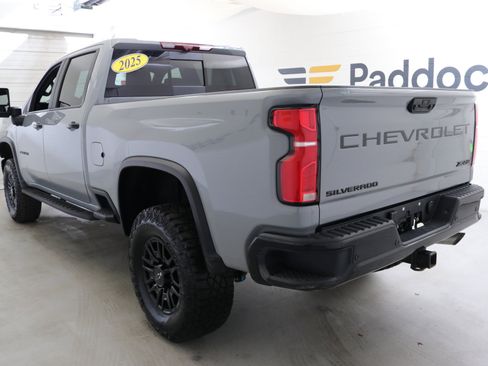 Used 2025 Chevrolet Silverado 2500 ZR2 w/ Technology Package image 6