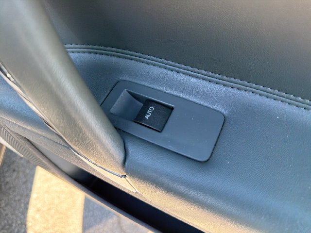 Used 2010 Lincoln MKZ FWD image 23