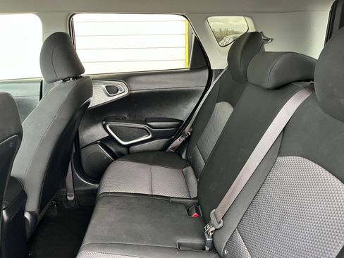 Used 2025 Kia Soul LX w/ LX Technology Package FWD image 24