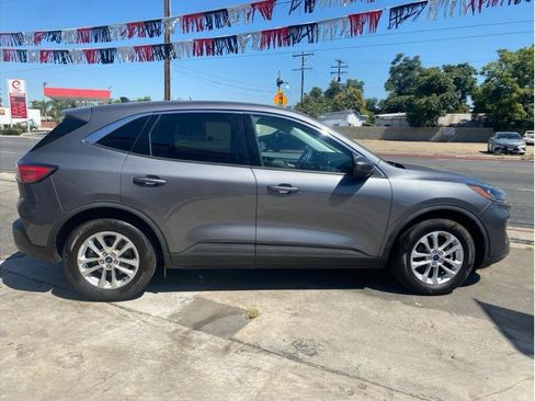 Used 2021 Ford Escape SE FWD image 7