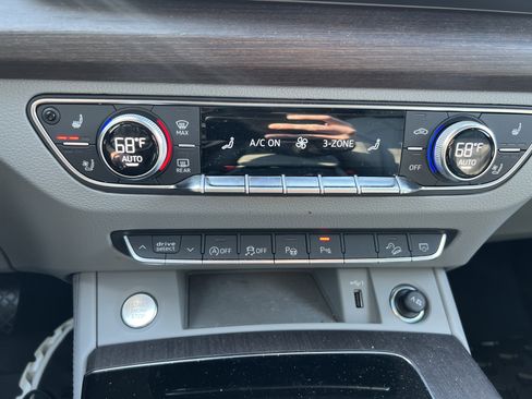 Used 2024 Audi Q5 2.0T Prestige w/ Prestige Package image 28