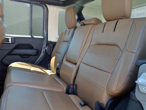 Used 2022 Jeep Wrangler Unlimited Sahara w/ Cold Weather Group image 15