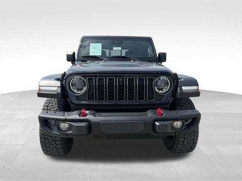 Used 2025 Jeep Gladiator Rubicon w/ Convenience Group AWD/4WD image 2