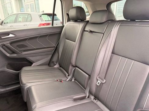 Certified 2024 Volkswagen Tiguan SE AWD/4WD image 18