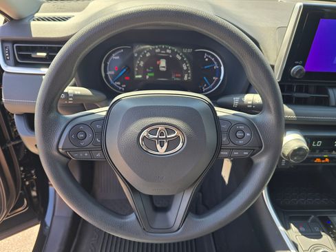 Used 2025 Toyota RAV4 LE AWD/4WD image 47