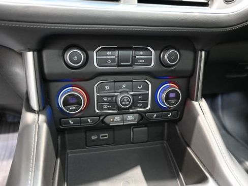 Used 2022 Chevrolet Suburban Z71 w/ Luxury Package AWD/4WD image 21