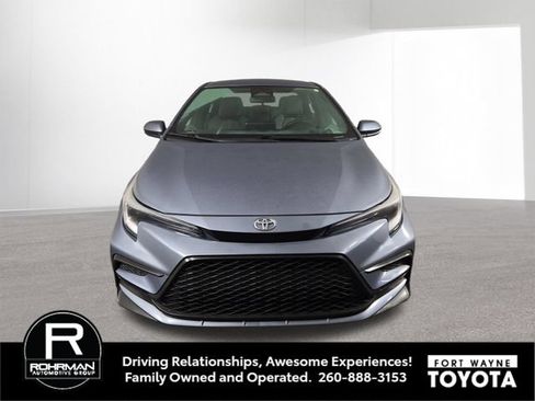 Used 2024 Toyota Corolla SE FWD image 3