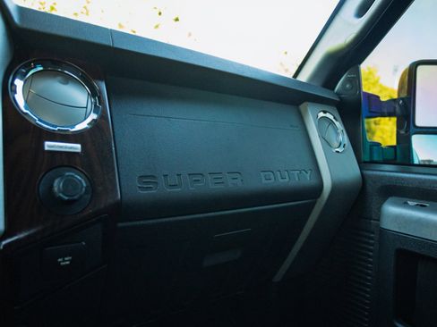 Used 2016 Ford F250 Lariat w/ Lariat Ultimate Package image 10