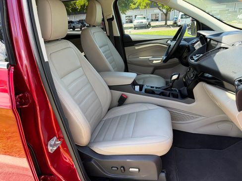 Used 2019 Ford Escape Titanium FWD image 32