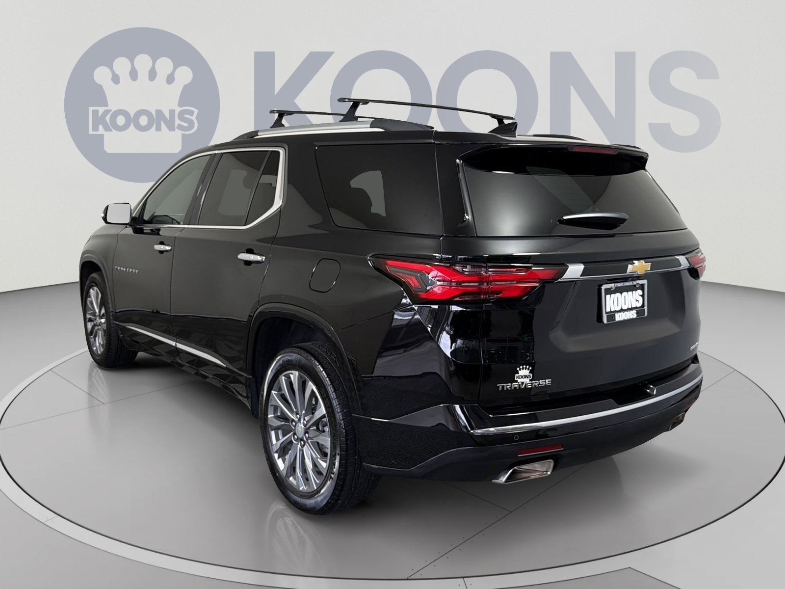 Used 2023 Chevrolet Traverse Premier FWD image 4