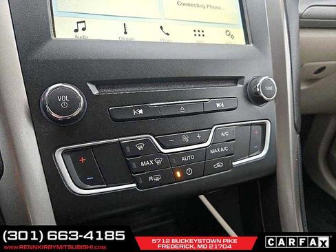 Used 2017 Ford Fusion SE w/ Fusion SE Technology Package image 16