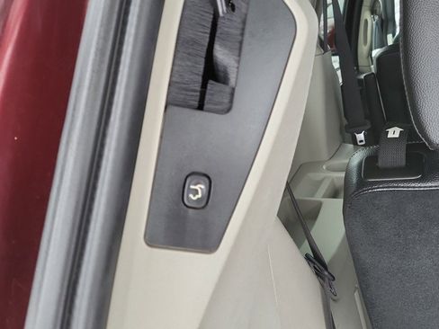 Used 2019 Dodge Grand Caravan SXT w/ Rear Park Assist Package image 11