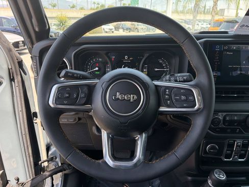 Used 2024 Jeep Wrangler Unlimited Sahara w/ Technology Group AWD/4WD image 8