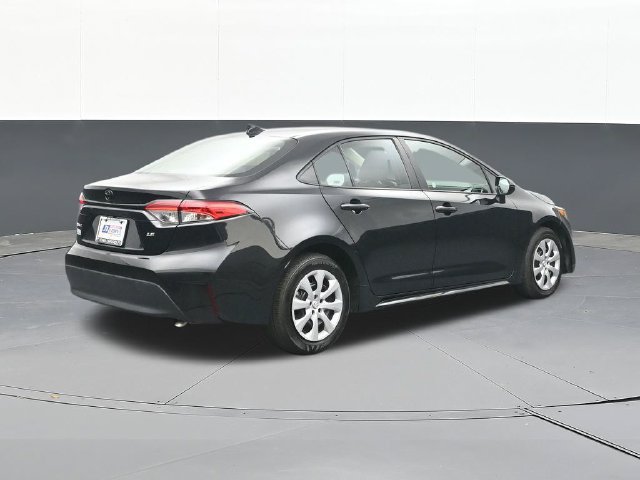 Used 2025 Toyota Corolla LE FWD image 13