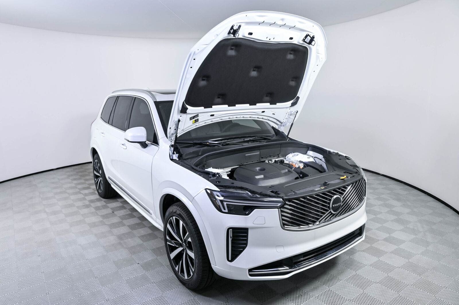 New 2026 Volvo XC90 T8 Core w/ Protection Package Premier AWD/4WD image 32
