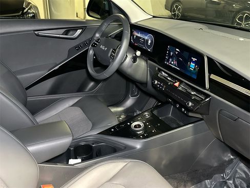 Certified 2023 Kia Niro Wind w/ Wind Preserve Package image 13