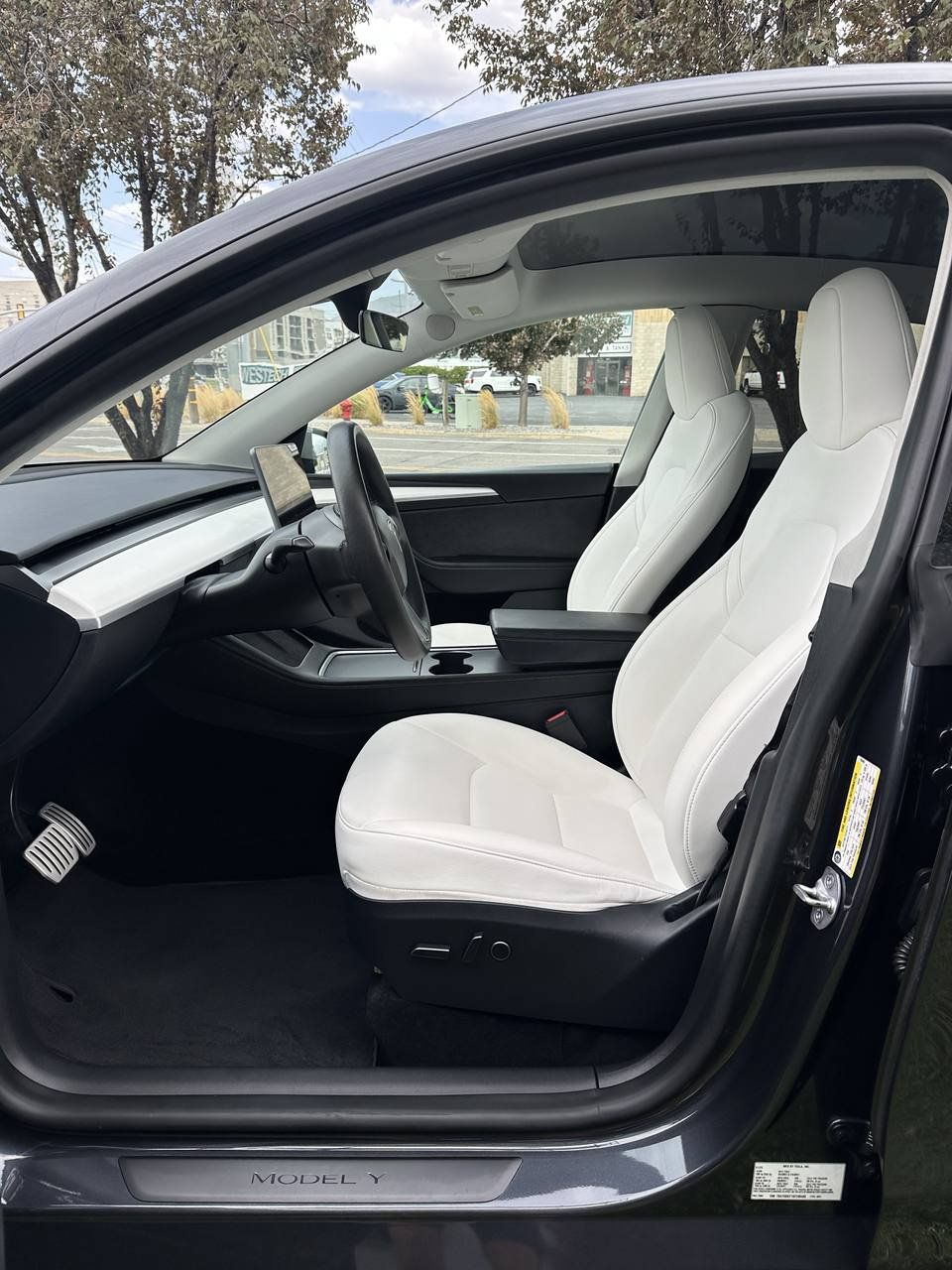 Used 2025 Tesla Model Y Performance AWD/4WD image 16