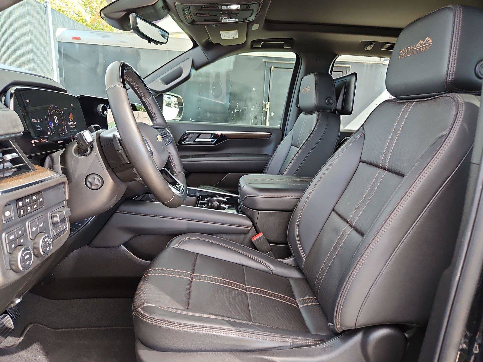 Used 2025 Chevrolet Suburban High Country AWD/4WD image 28