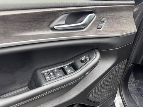 Used 2024 Jeep Grand Cherokee L Limited w/ Luxury Tech Group II image 34