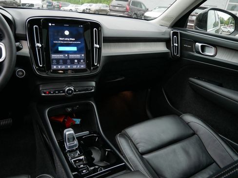 Certified 2023 Volvo XC40 B5 Ultimate w/ Protection Package Premier AWD/4WD image 15