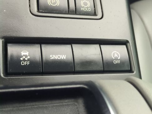 Used 2021 Toyota Highlander XLE FWD image 30