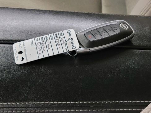 Used 2025 Nissan Rogue SV image 27