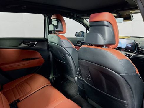 Used 2025 Kia Sportage SX image 9