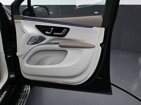 Used 2023 Mercedes-Benz EQS 580 4MATIC SUV image 37