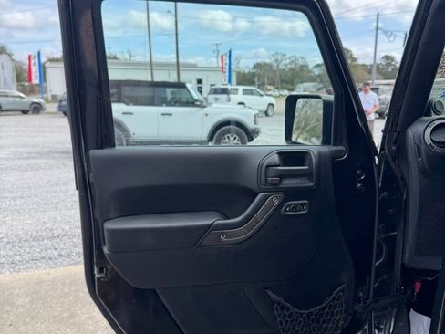 Used 2013 Jeep Wrangler Unlimited Sport image 8