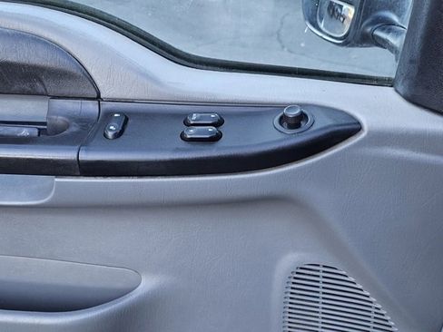 Used 2006 Ford F350 XLT image 9