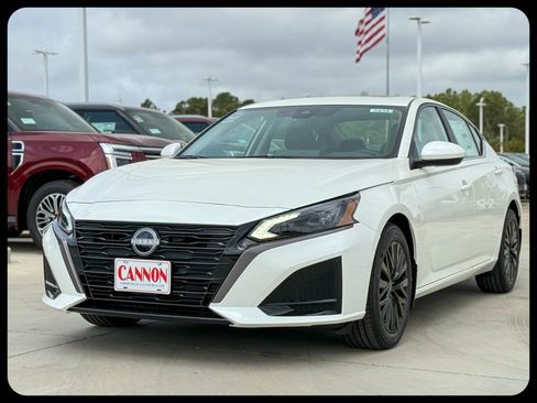 New 2026 Nissan Altima 2.5 SV FWD image 3