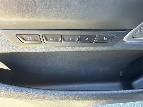 Used 2022 BMW 750i xDrive w/ Executive Package image 23