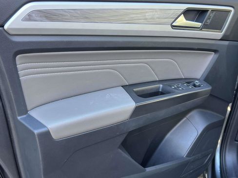 Used 2022 Volkswagen Atlas Cross Sport SE image 27