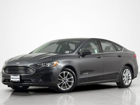 Used 2019 Ford Fusion SE FWD image 1