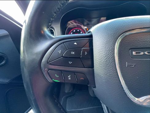 Used 2017 Dodge Charger SE RWD image 11