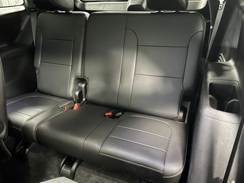 Used 2020 Chevrolet Traverse LT w/ LT Premium Package image 9