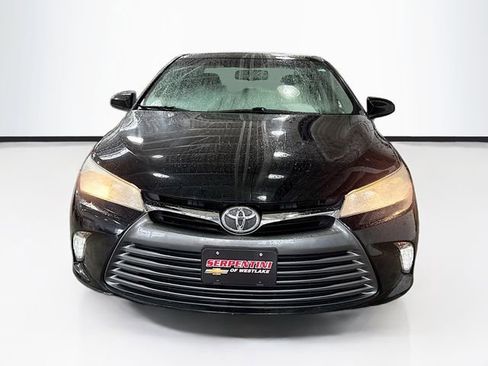 Used 2017 Toyota Camry XLE w/ Moonroof Package FWD image 4