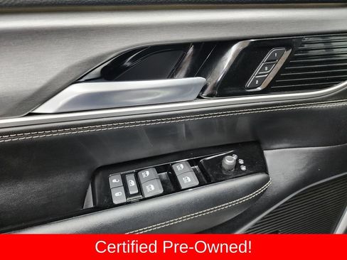 Certified 2025 Jeep Wagoneer Series II w/ 8-Passenger Seating Package AWD/4WD image 12