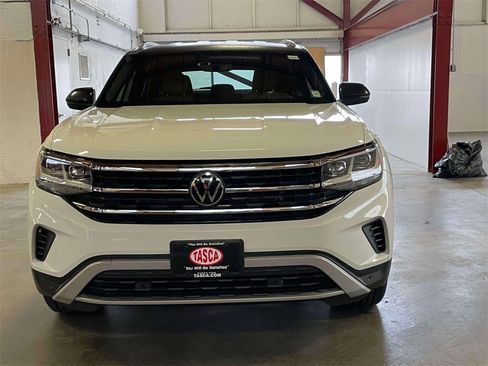 Used 2020 Volkswagen Atlas Cross Sport SE image 2