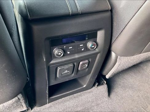 Used 2023 Chevrolet Traverse Premier AWD/4WD image 35