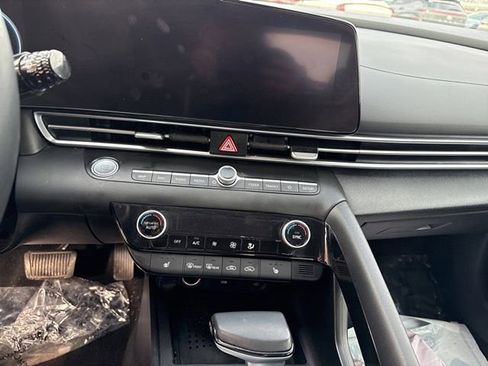 Certified 2023 Hyundai Elantra SEL w/ Convenience Package image 13