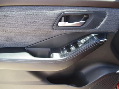 Used 2023 Nissan Rogue SV AWD/4WD image 31