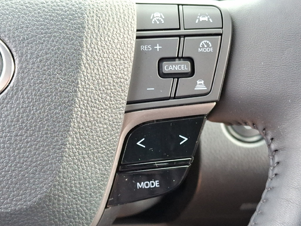 Used 2025 Toyota Camry LE w/ Convenience Package FWD image 28
