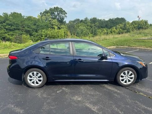 Used 2024 Toyota Corolla LE FWD image 2